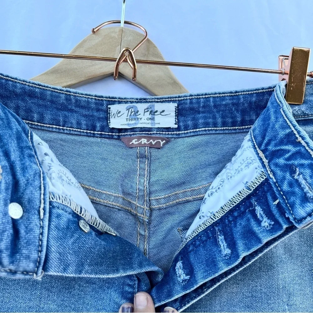 FREE PEOPLE | NWOT CRVY VINTAGE HIGH RISE CUT OFF DENIM JEAN SHORTS SIZE 31